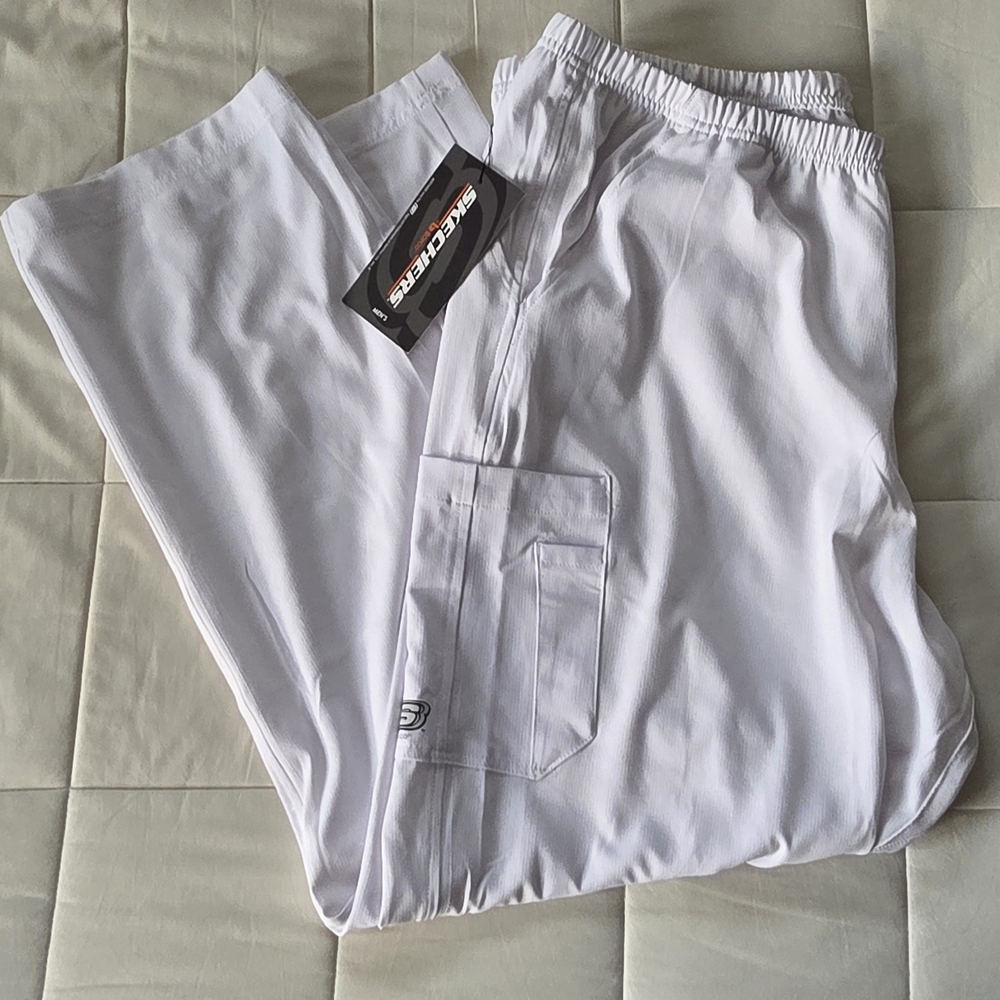 Skechers Men's White Scrub Set (Pants + Shirt
